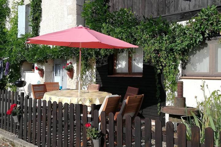Gîte pour 4 personnes, avec jardin à Saint-Jean-de-Duras