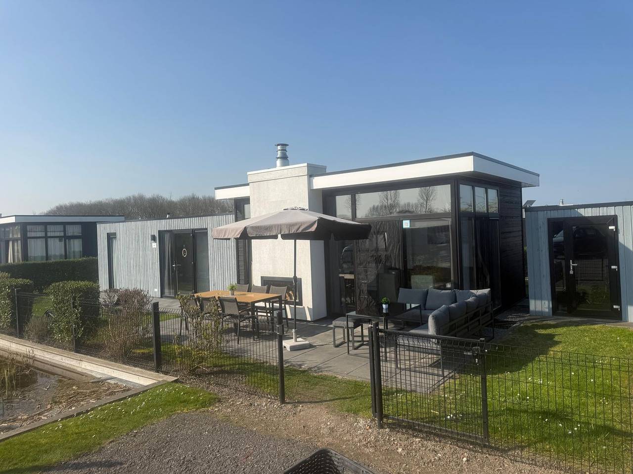 Neu - mit Airco: familienfreundliches Chalet Küstenzeit mit Zaun für 6 Personen nahe Strand & Nordsee in Nieuwvliet, Zeeuwse Kust