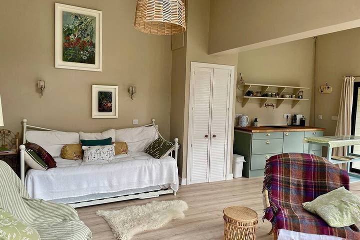 Ganze Wohnung, Private Garden House, Historic Castle Estate, Pool, Tennis & Gardens in County Louth