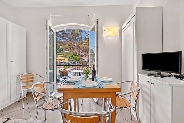 Appartamento intero, Seaview Pool Retreat  - M20 in Andora, Riviera di Ponente