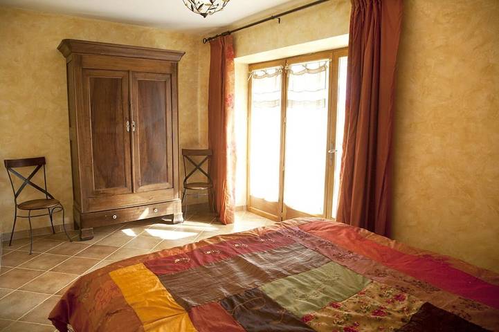 Location de vacances pour 7 personnes, avec jardin ainsi que terrasse et piscine à Fajoles - 4