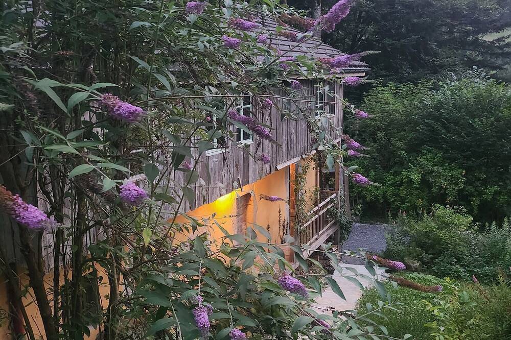 Chalet isolé en pleine nature, forêt, rivière... in Thônes, Région d'Annecy