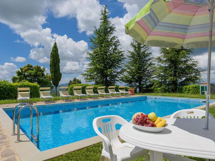 Appartamento per 6 persone, con giardino e piscina, con animali domestici a Londa