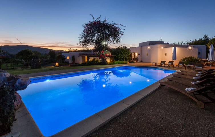 Acogedor apartamento con piscina, parking y aire acondicionado cerca de la playa in Santa Eulària des Riu, Ibiza Este
