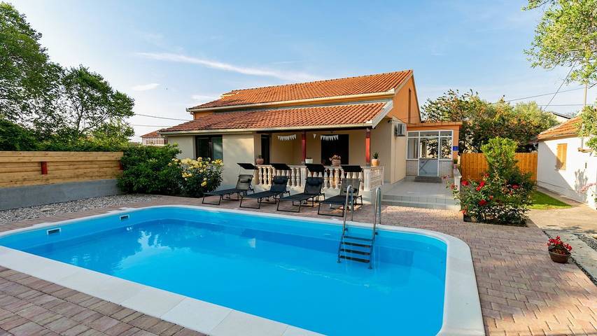 Ferienhaus für 7 Personen, mit Garten und Pool