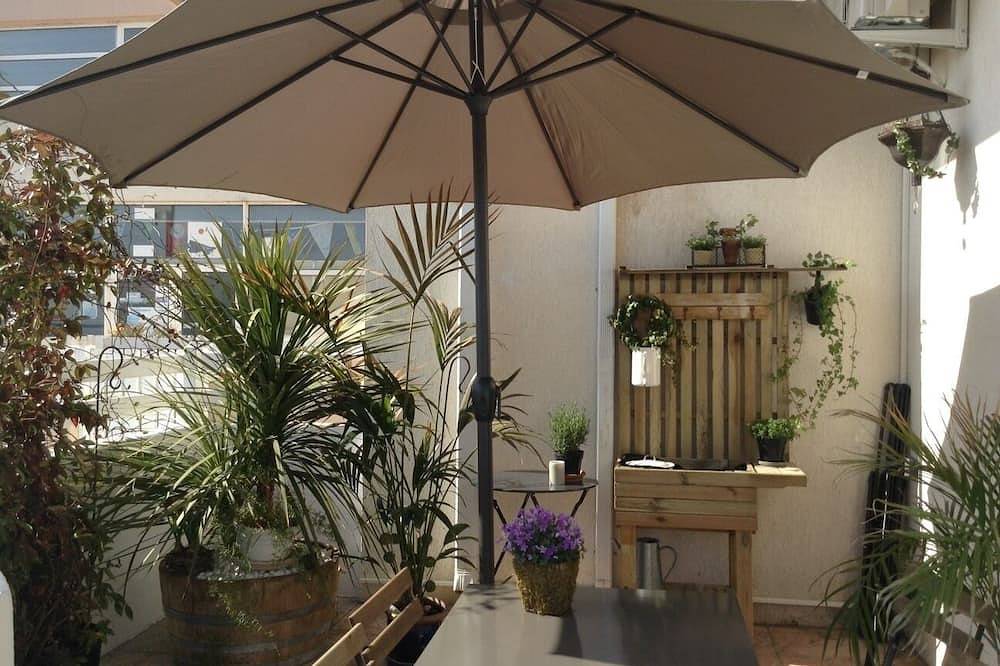 Ganze Wohnung, Luxurious waterfront studio (3 meters from the pond) - unique location in Mèze, Côte d'Améthyste