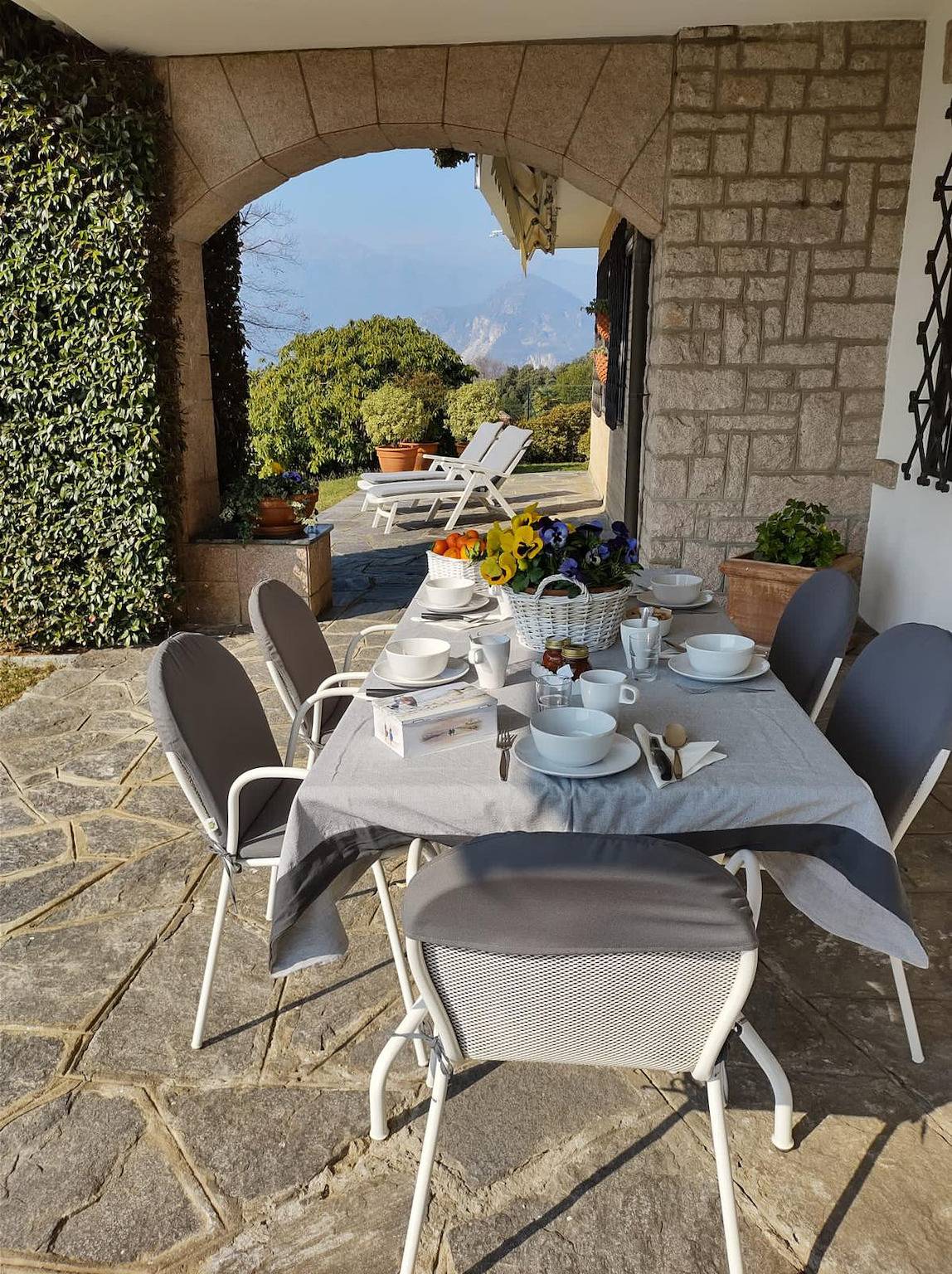 Ganze Wohnung, Ines apartment in villa with garden and small pool in Verbania, Comune di Verbania