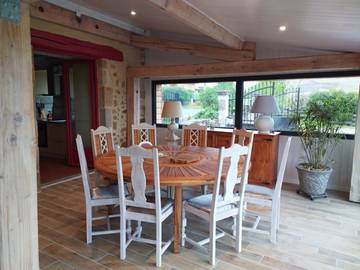 Gîte pour 11 personnes, avec terrasse et jardin, animaux acceptés à Courpière