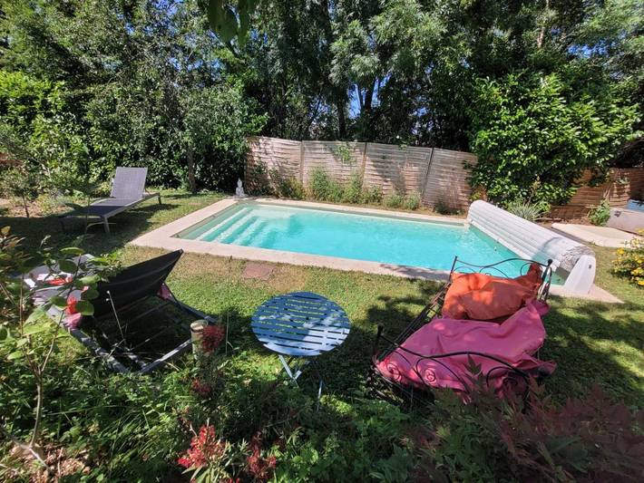 Chambre d’hôte pour 2 personnes, avec jardin ainsi que terrasse et piscine