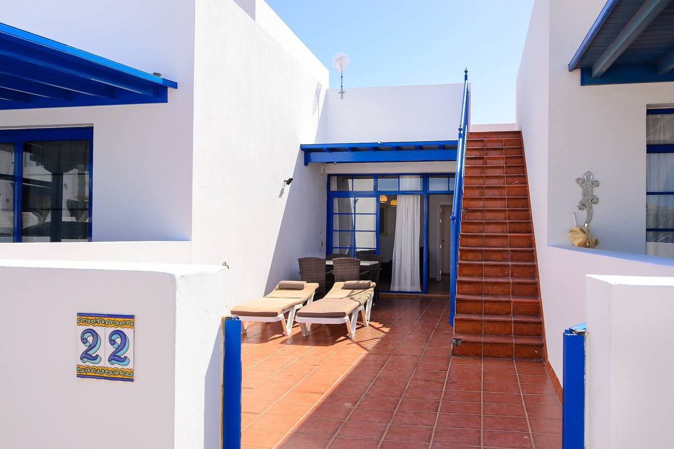 Appartement entier, Appartement spacieux "Casa Nancy" avec vue sur les montagnes, piscine, Wi-Fi et terrasse in Puerto Calero, Yaiza