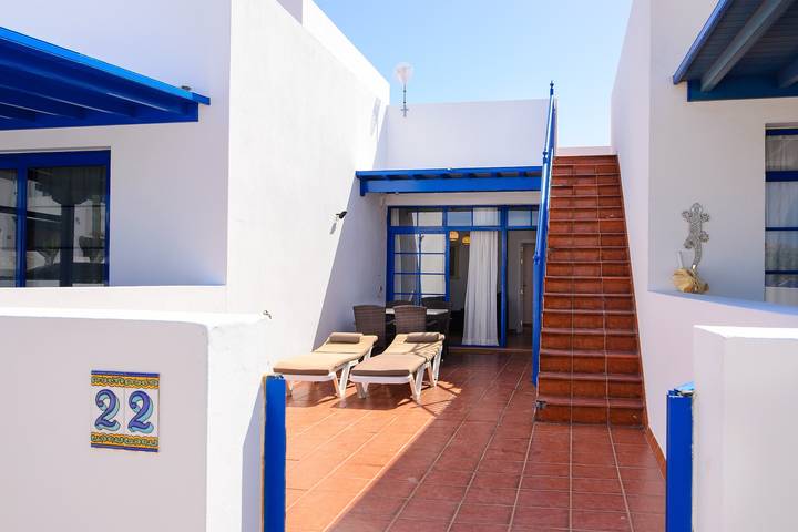 Ganze Wohnung, Geräumige Ferienwohnung "Casa Nancy" mit Bergblick, Pool, Wlan & Terrasse in Puerto Calero, Yaiza