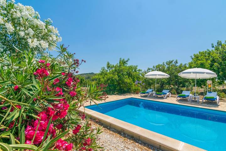 Chalet para 6 personas, con jardín además de terraza y piscina en Mallorca