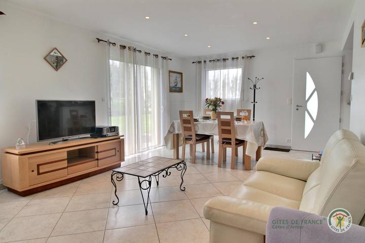 Gîte pour 4 personnes, avec jardin à Trélévern - 2