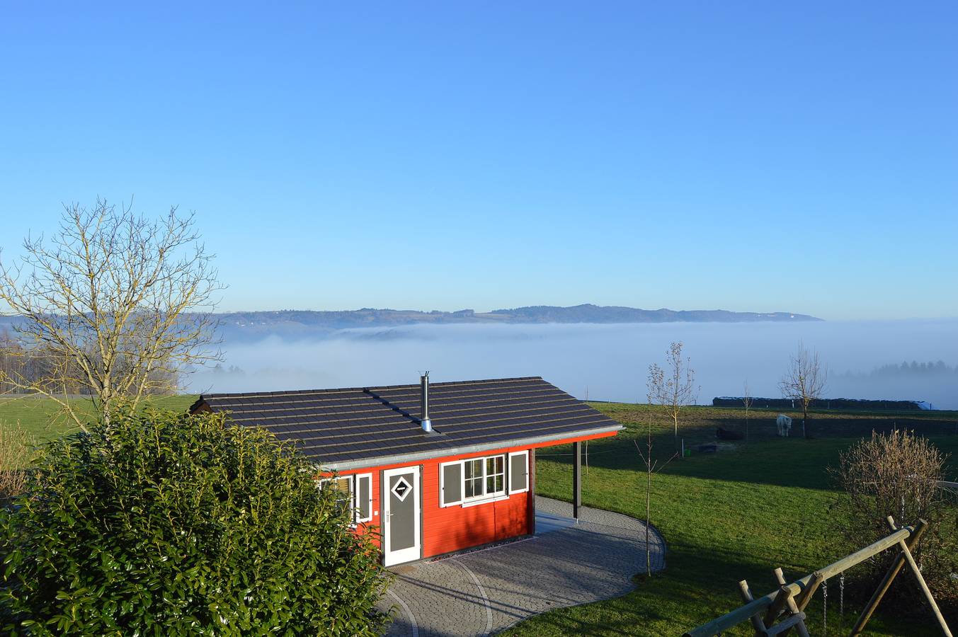 Ferienhof Rauch - Ferienwohnung Talblick, 70 qm, 1 Schlafzimmer mit Kinderbett, überdachter Balkon, max. 2 Personen in Owingen, Region Bodensee-Oberschwaben