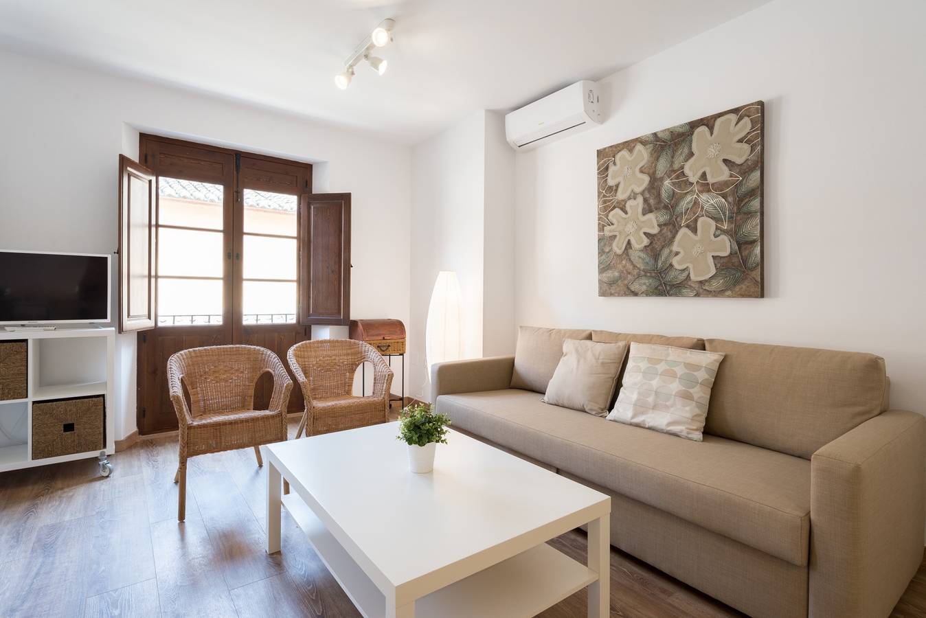 Entire studio, Studio for 4 people with balcony in Malaga Centro Historico, Malaga