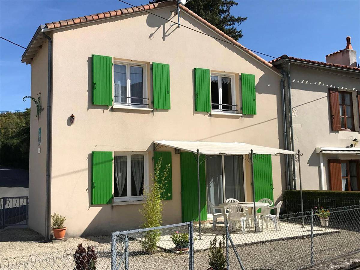 Le petit ru in Lizant, Vienne (France)