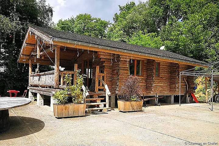 Gîte pour 6 personnes, avec terrasse dans Charmes (Haute-Marne)