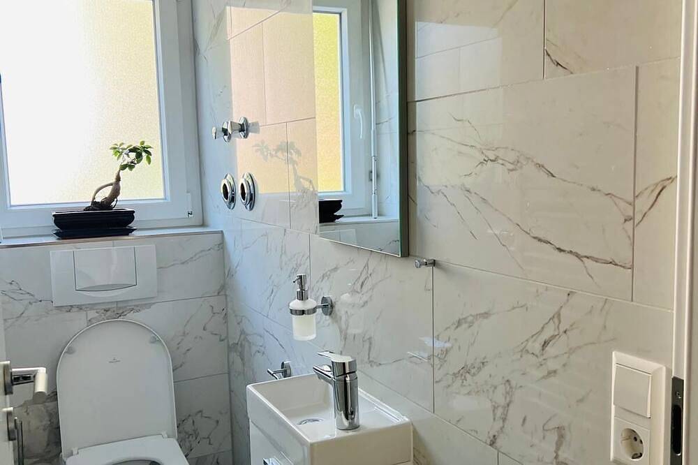 Appartement entier, Luxurious 3-room apartment for 2-7 guests - modern, large balcony & parking space in Breisach, Breisach am Rhein