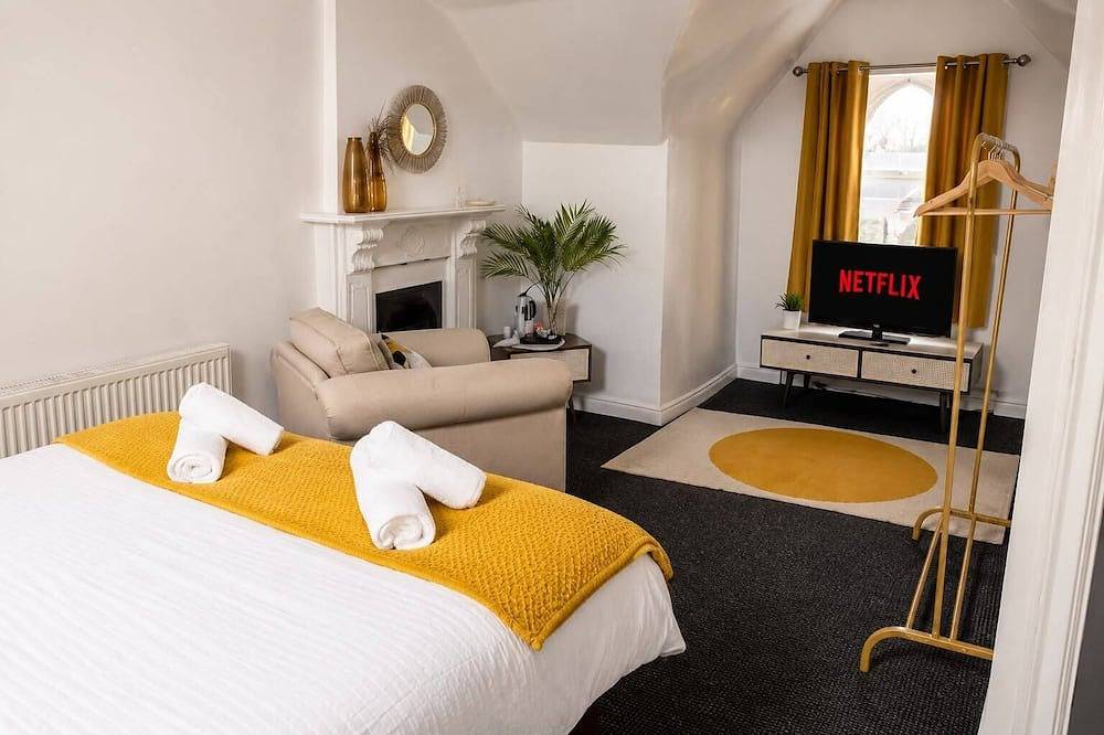 Entire apartment, Stay in this lovely home, perfect for large families & groups for a comfortable and convenient visit by Shm Stays Group. The space is bright, welcoming, and ideal for both short and longer stays. Close to local shops, transport links, and amenities. in Birmingham, Birmingham Area