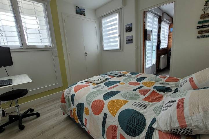 Entire apartment, T2 29m² (ground floor), close to shops and 10 Km from the sea in Lanester, Côte des Mégalithes