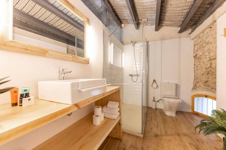 Entire apartment, Bravissimo Plaça del Vi, Design Penthouse in the Barri Vell in Girona, Gironès