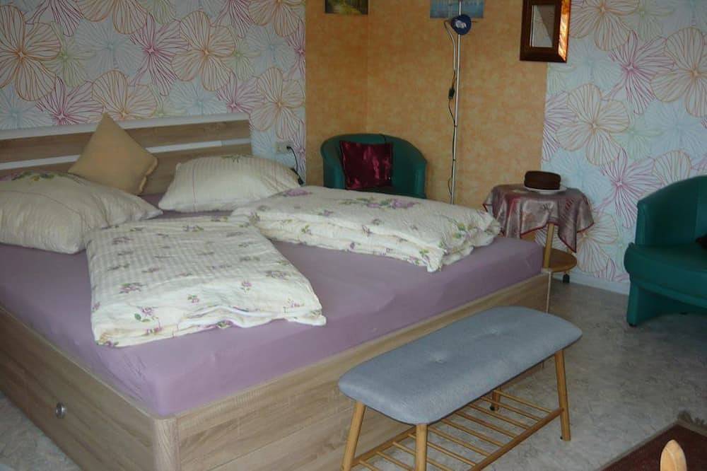 Geheel appartement, Gästehaus Schneider - Double room in Wintrich, Bernkastel-Kues