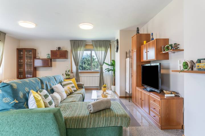 Holiday Home 'Os Cabaleiros' with Mountain View, Private Terrace and Wi-Fi in Mos, Pontevedra Province