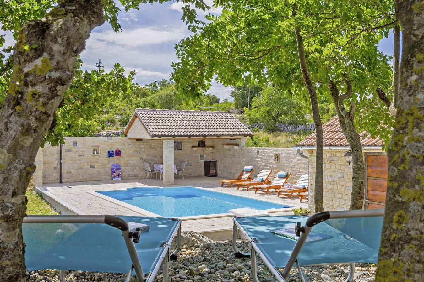 Ferienhaus Maslina * ruhige Lage, 2000 m2 Garten, privater Pool, Wlan in Grad Benkovac, Zadar