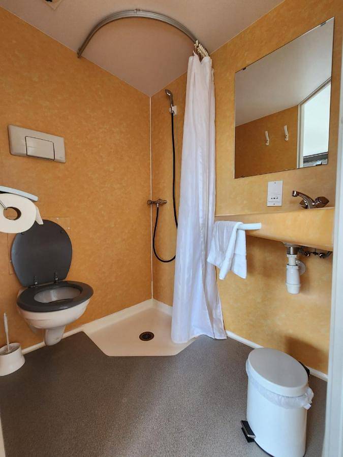 Hôtel pour 2 personnes, avec vue ainsi que jardin et vue sur le lac, animaux acceptés à Saint-Amans-des-Cots - 4