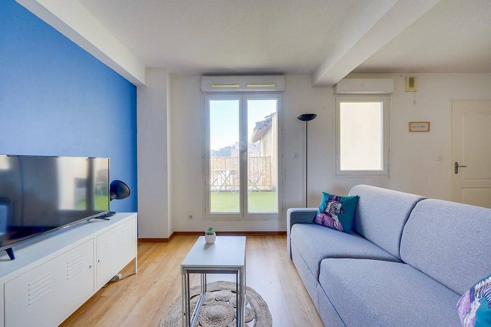 Entire apartment, Appartement de 30 m2 - 5 min de Bordeaux - Terrasse - Parking Gratuit in Cenon, Bordeaux region