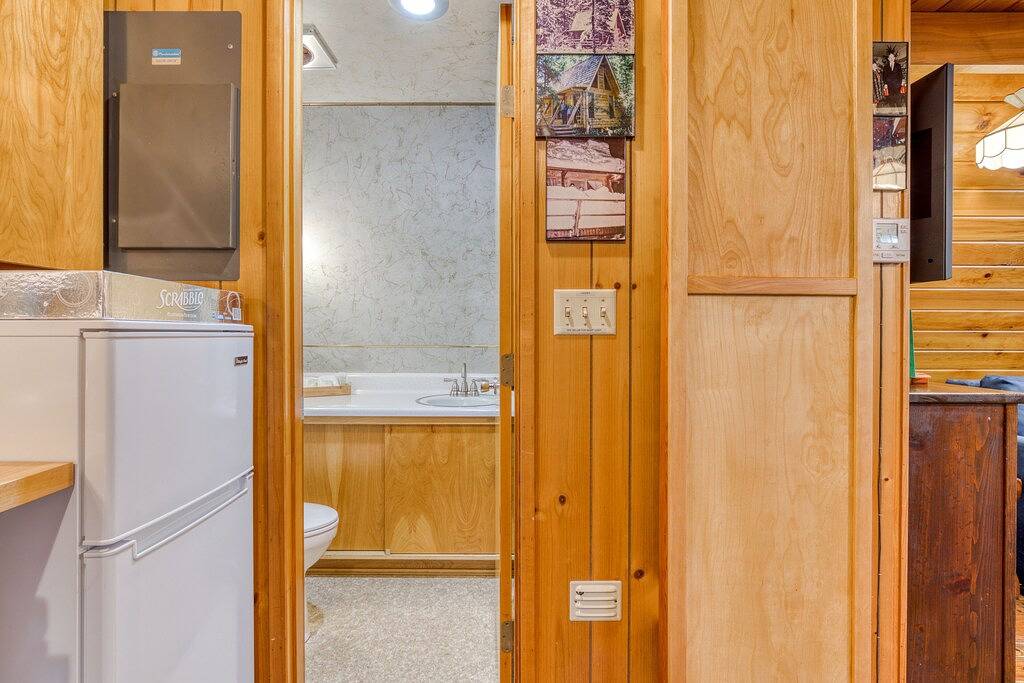 Intimate dog-friendly retreat with free Wifi, wood stove, & gas grill in Welches, Mount Hood