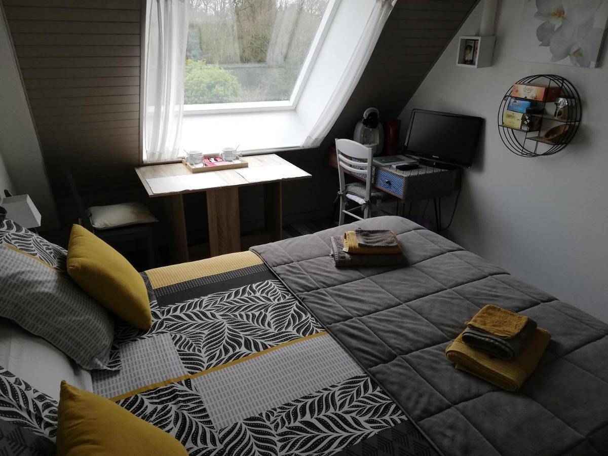Double Room with Private External Bathroom in Quimperlé, Région de Quimper