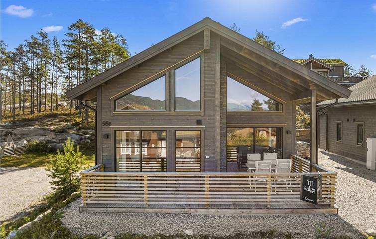 Feriehus for 6 personer, med Terrasse og Hage i tillegg til Utsikt i Telemark