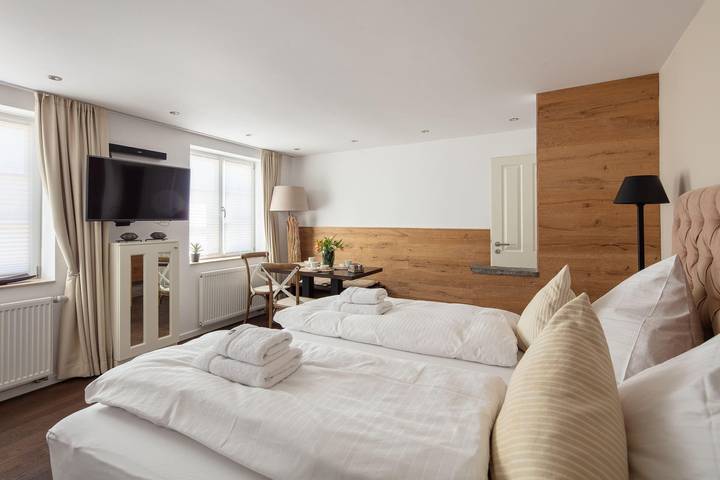 Ferienwohnung für 4 Personen, mit Terrasse und Garten sowie Sauna in Allensbach