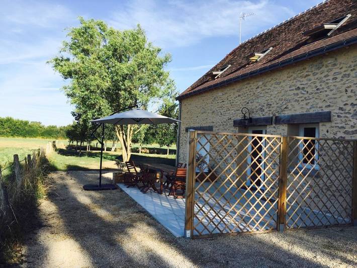 Location de vacances pour 8 personnes, avec Terrasse et Jardin ainsi que Piscine et Vue à Artannes-sur-Indre