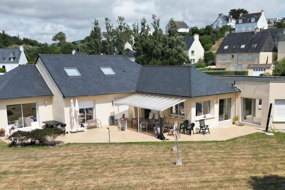 Brittany house 12 people interior swimming pool edge of sea in Saint-Nic, Iroise