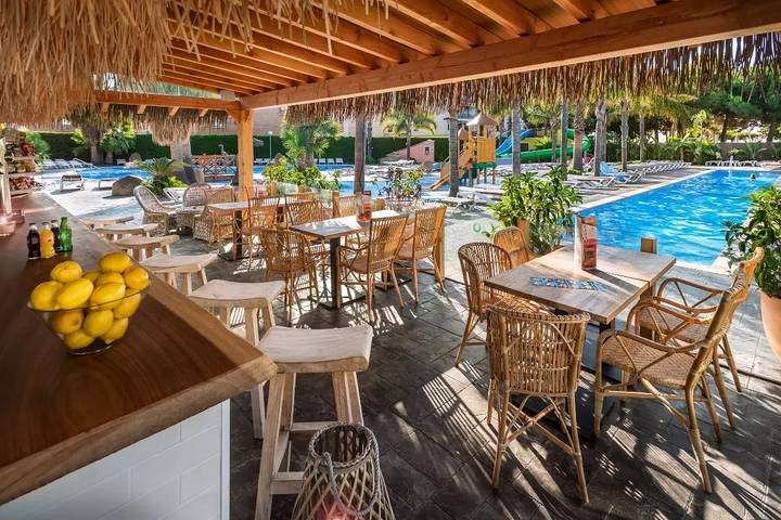 Wohnwagen für 4 Personen, mit Terrasse und Pool in Pineda de Mar - 4