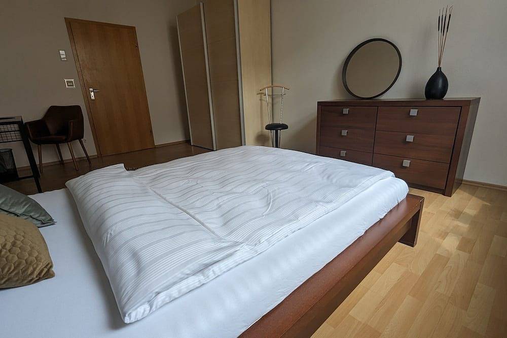 Ganze Wohnung, 4 Schlafzimmer, Küche, großer Wohnbereich,  zentral,  barrierefrei, mit Service in Pforzheim, Nordschwarzwald