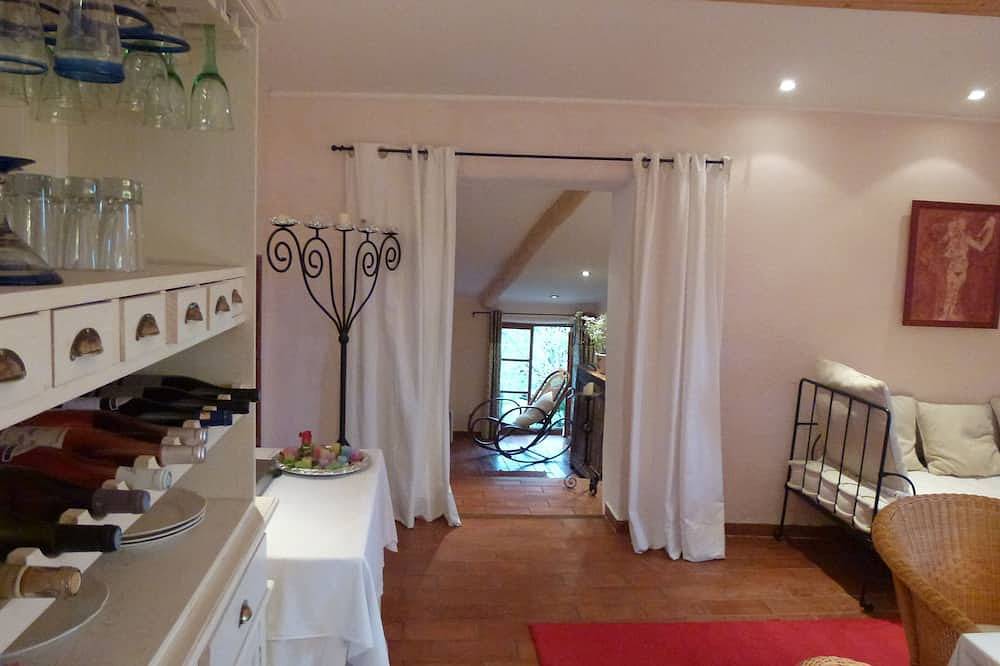 Restauriertes altes Bauernhaus mit großem Charme - lassen Sie die Seele baumeln in Saint-Saturnin-lès-Apt, Regionaler Naturpark Luberon