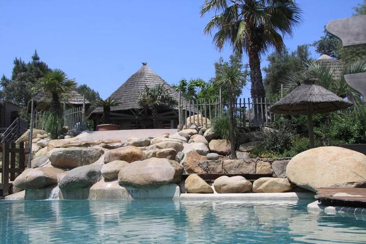 Gîte pour 4 personnes, avec bassin pour enfant ainsi que jardin et piscine à Belvédère-Campomoro - 2