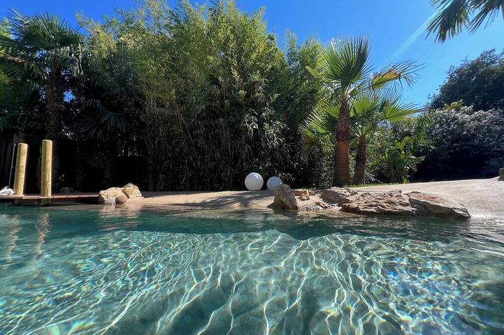 Villa pour 10 personnes, avec terrasse ainsi que jacuzzi et jardin à Toulon