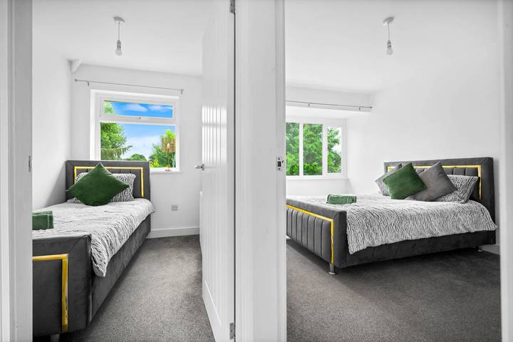 The Rock, Solihull Retreat Birmingham Airport in Solihull, Birmingham Area