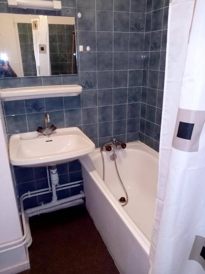 Appartement entier, Studio avec vue sur la ville terrasse amenagee et wifi a Dax in Dax, Région de Dax