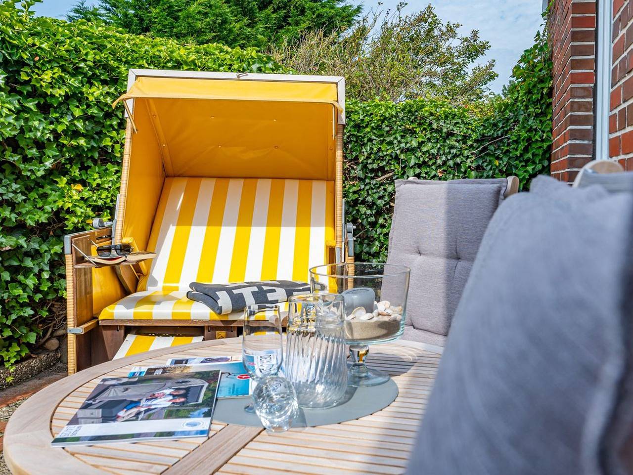Ganze Ferienwohnung, Austernperle - 3-Zimmer-Ferienwohnung im Eg für max. 3 Personen mit Terrasse & Strandkorb. in Wenningstedt, Sylt