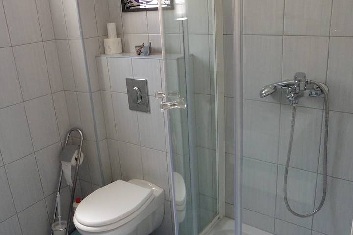 Ganze Wohnung, Familienfreundliche Ferienstrandwohnung in erster Reihe zum Meer (C6) in Stara Novalja, Pag