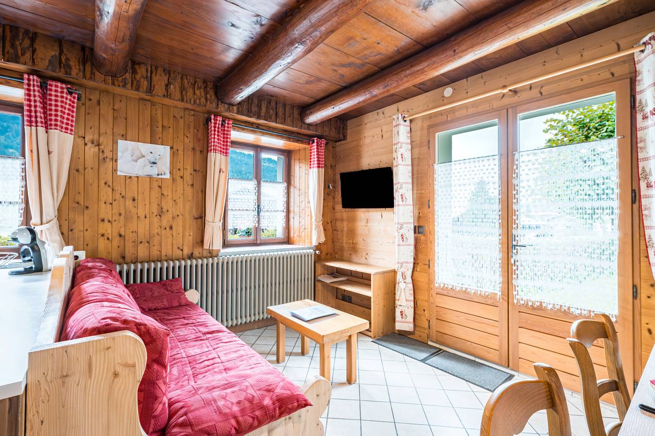 Apartamento entero, Apartamento 'Montcharvin' con vistas a la montaña, terraza privada y Wi-Fi in Praz-sur-Arly, Pays du Mont-Blanc