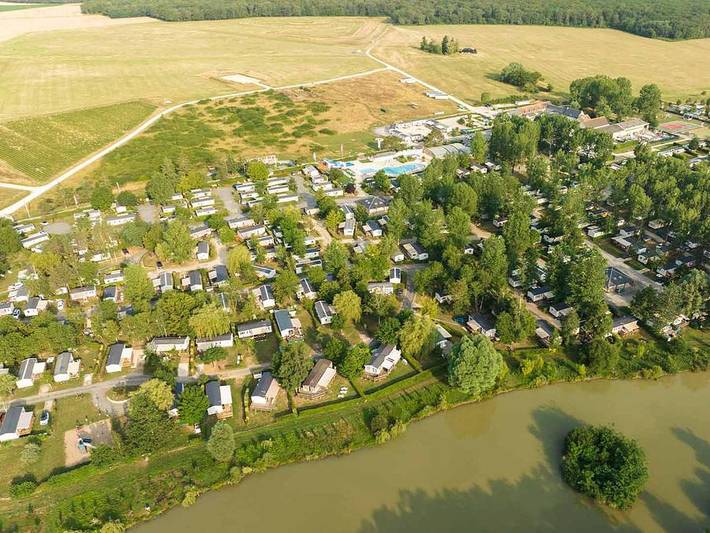Camping pour 8 personnes, avec Bassin pour enfant à Onzain
