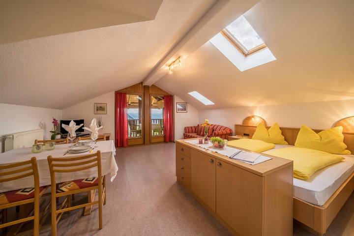 Hel enrumslägenhet, Apartment "Bozen" with Mountain View, Wi-Fi, Balcony & Garden in Salonetto, Mölten