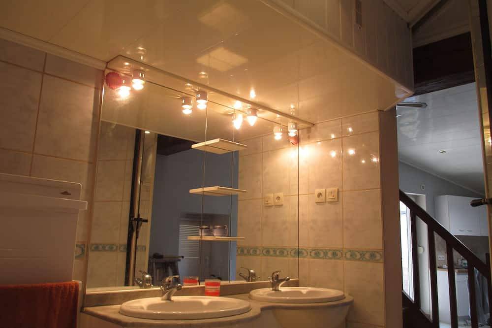 Maison au pied du Parc Régional du Vercors, Wifi, Climatisation, Animaux accepté in Saint-Laurent-en-Royans, Région de Valence