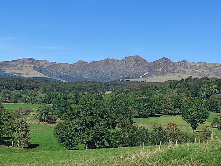 Chalet pour 4 personnes, avec balcon à Besse-et-Saint-Anastaise